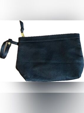Steve Madden black wristlet handbag. Spacious. Excellent condition.